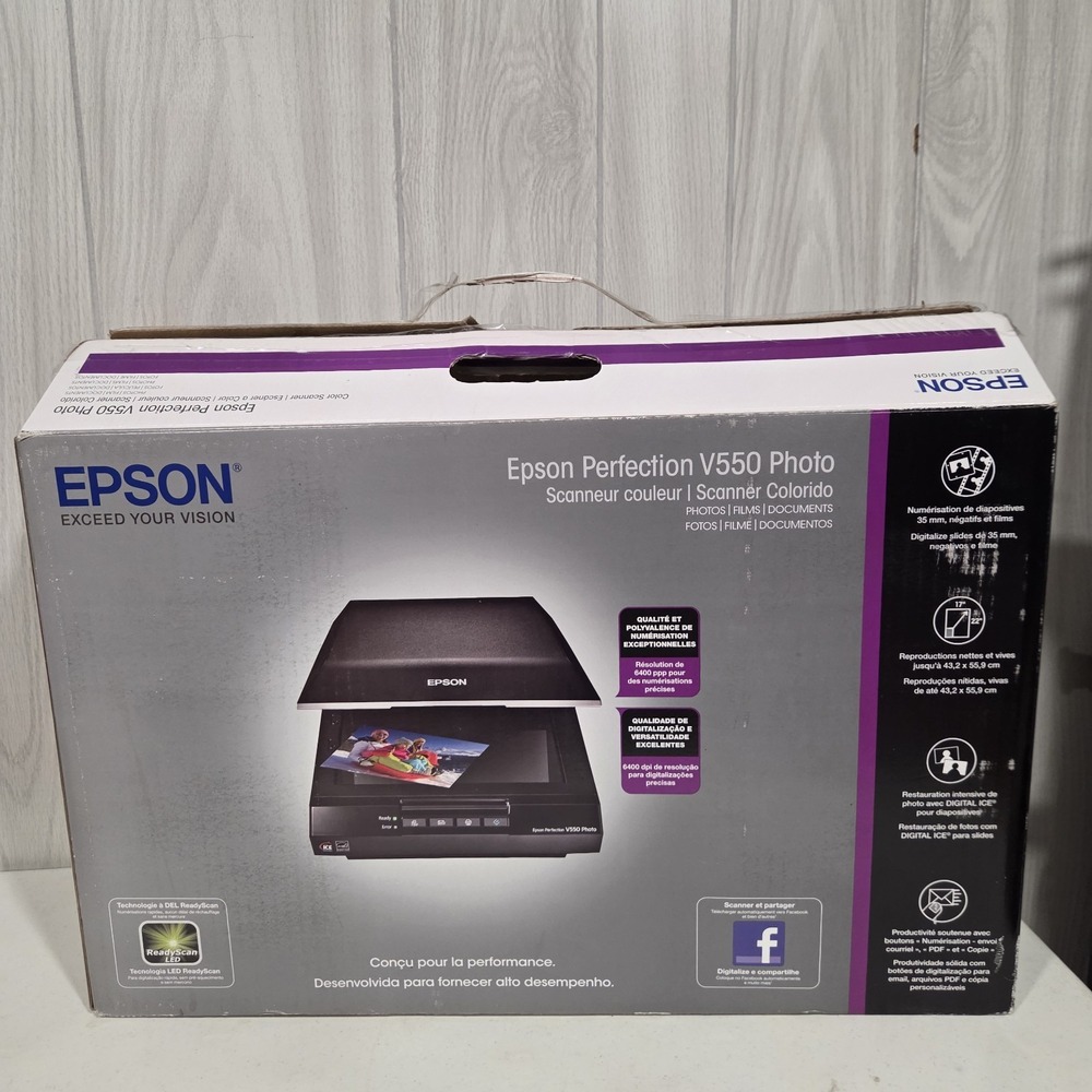 Epson V550 Photo Color Scanner in Box with Film Adapters. Mint Condition. Tested - Picture 2 of 6
